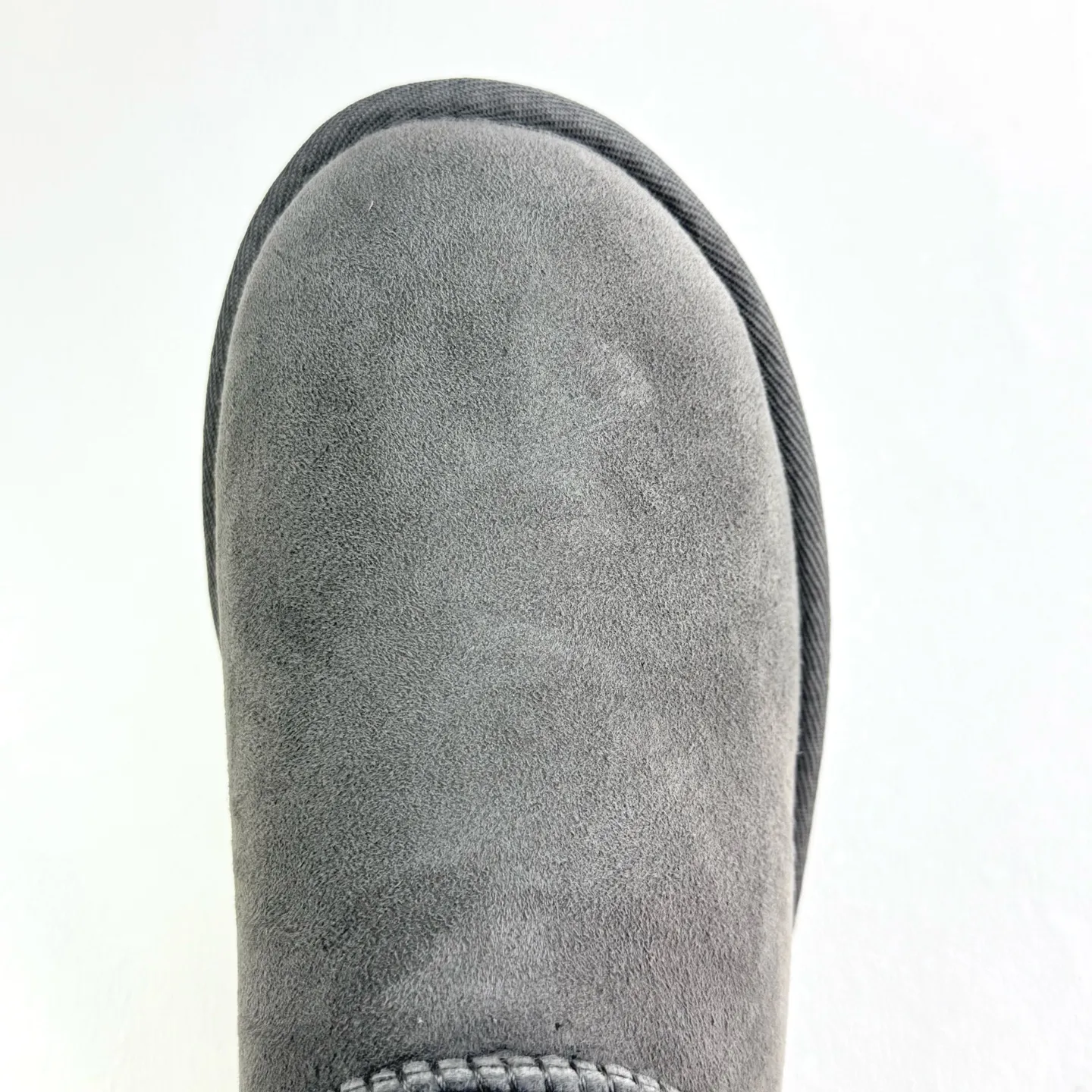 Pick up locally 💰480 The core recommendation is good price. The platform’s foreign trade is exclusive to UGG Classic Short II horn buckle women’s snow boots 1118816 Produced by the ten-year-old brand shoemaking factory production line. Pay attention to every detail. Longfeng A-grade genuine sheep fur is integrated. Completely built in accordance with the ZP process. Size: 35 36 37 38 39 40